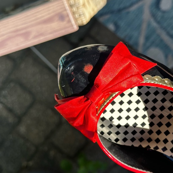 Queen of hearts/Alice In Wonderland heels size 9-never worn - Picture 4 of 8